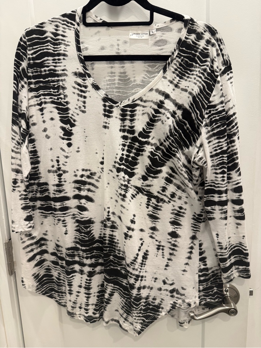 Tie-Dye V-Neck Long Sleeve Top - Black/White